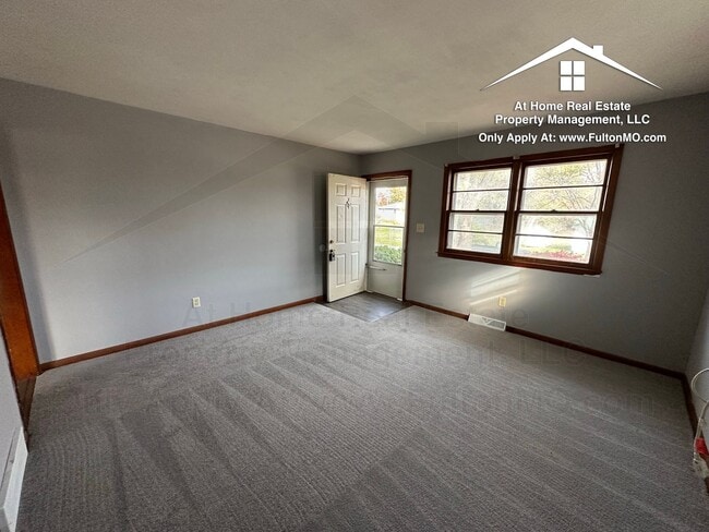 Building Photo - 911 Castlewood Ave