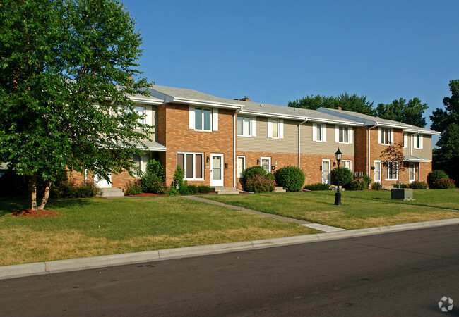 Building Photo - North Maplewood Townhomes