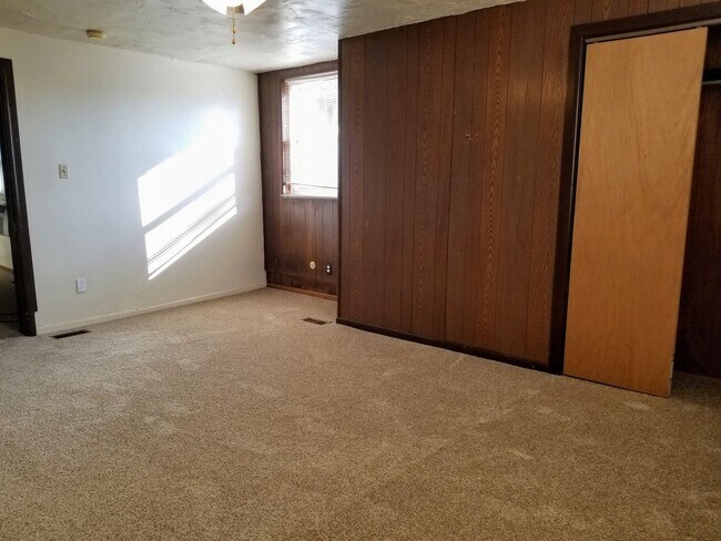 Building Photo - Cozy One Bedroom Apartment! Great Oakland ...