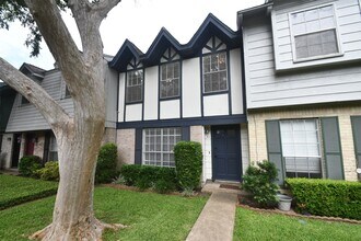 Building Photo - 10018 Knoboak Dr