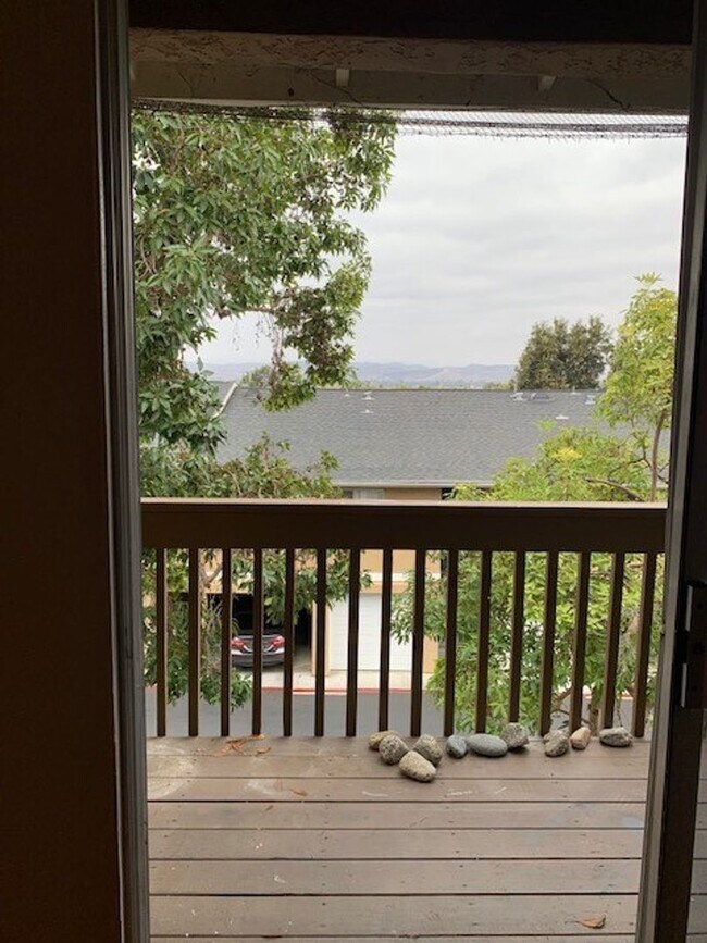Building Photo - 2bd/2ba Upper Unit In Quail Ridge!!