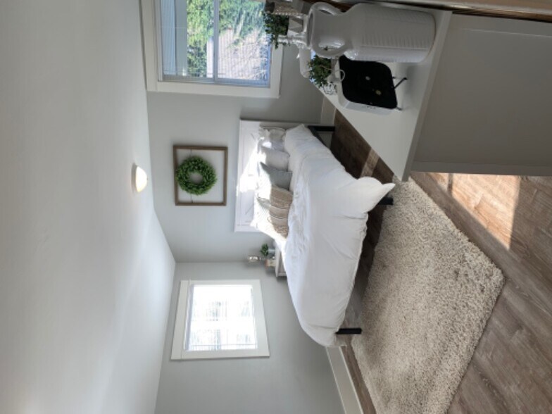 Building Photo - 2108 N Oakes St