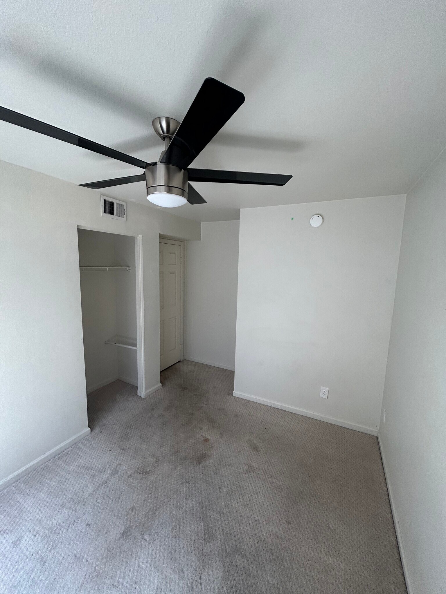Building Photo - 1504 W La Jolla Dr