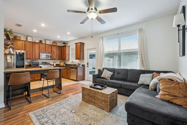 Building Photo - 13252 Silver Strand Falls Dr