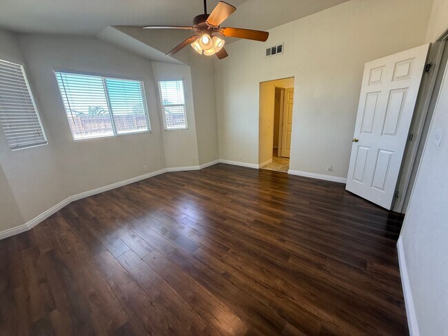 Building Photo - Beautiful Home In Apple Valley Vineyards-4...