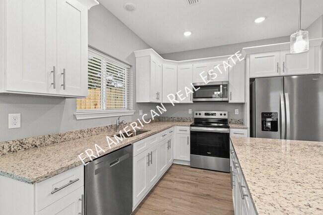 Building Photo - 404 Walters Cir