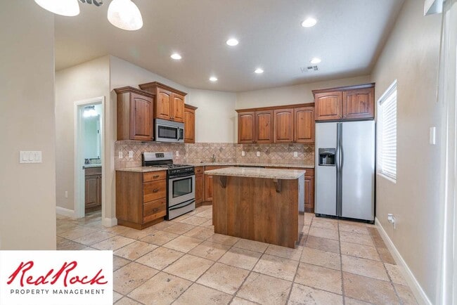 Building Photo - Beautiful Southgate Townhome!