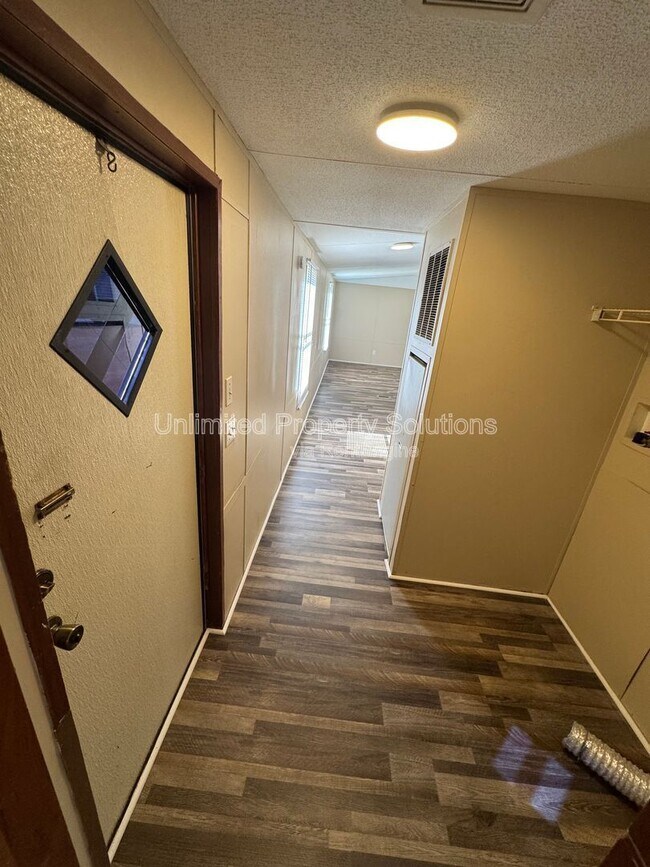 Building Photo - 9499 Wendi Dr NE