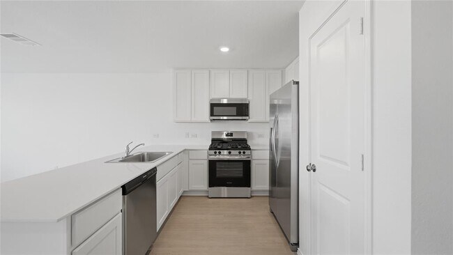 Building Photo - 221 Stumpy St