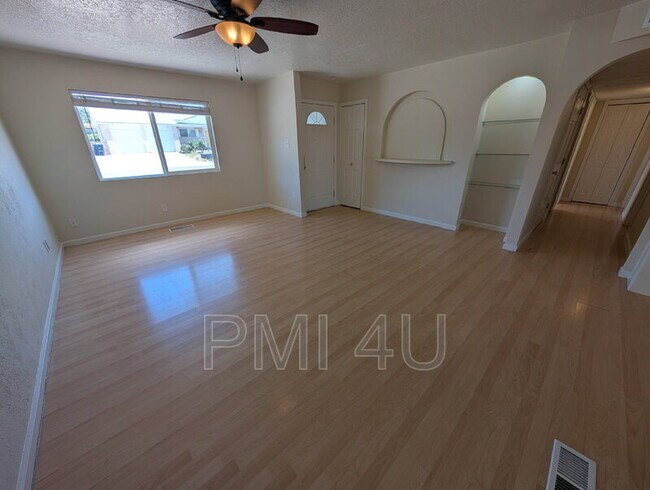 Building Photo - 4225 Penelope Pl NE