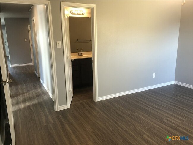 Building Photo - 1818 Castroville Trl