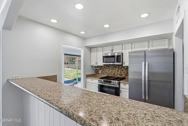 Building Photo - 809 Del Mar Dr