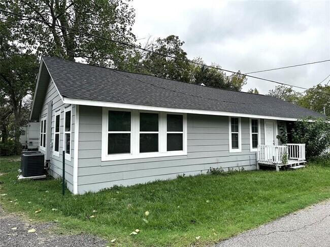 Building Photo - 4318 1st St