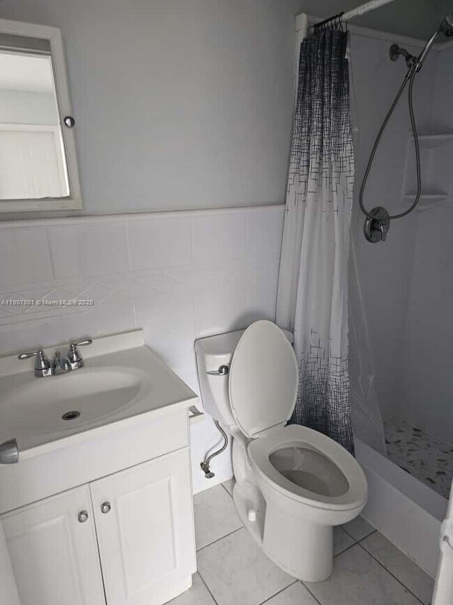 Building Photo - 5841 Tyler St