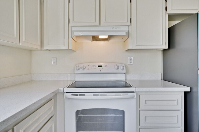 Building Photo - Modernized Fremont Gem: 3BR/2BA with Designer Finishes & Gated Backyard