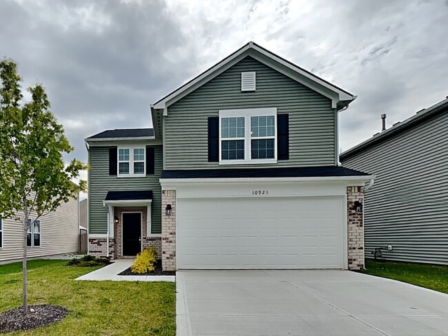 Building Photo - 10921 Woods Dr