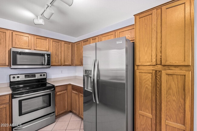 Building Photo - 1525 W Burgess Ln