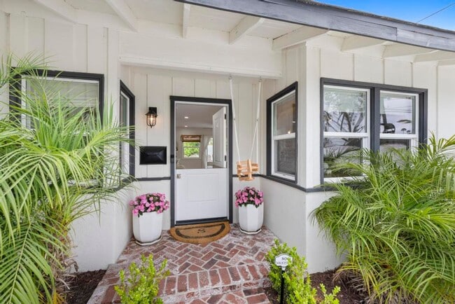 Building Photo - Charming 3 Bedroom, 2 Bath Craftsman Home ...