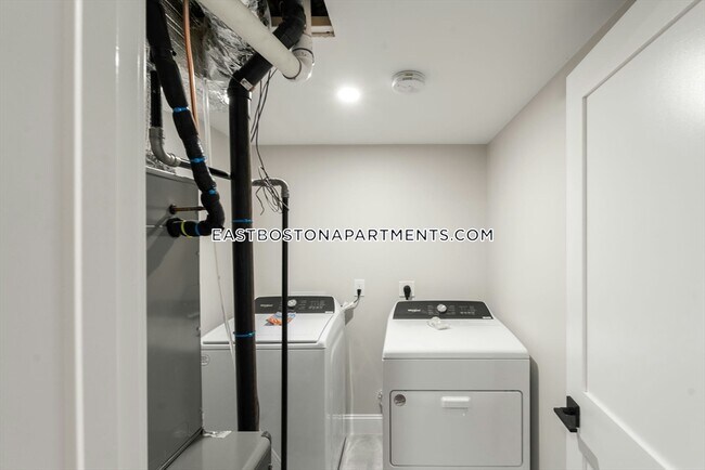 Building Photo - 120 St Andrew Rd