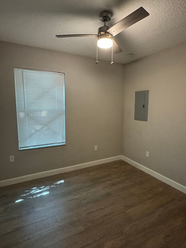 Building Photo - 2 bedroom 1 bath in Saint Cloud ALL UTILIT...