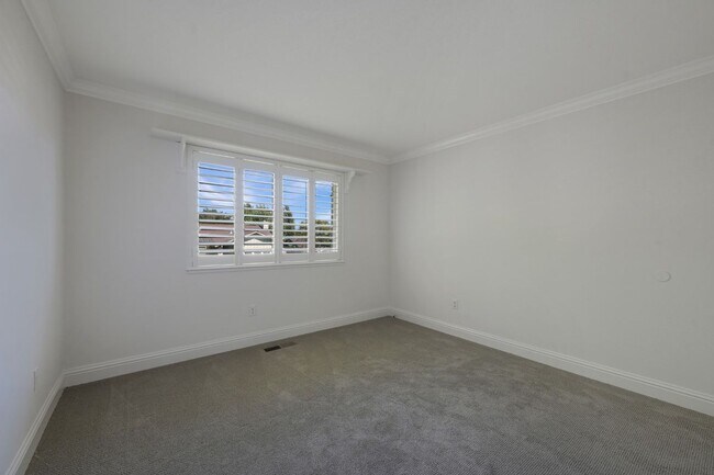 Building Photo - 5 Santa Victoria Ct