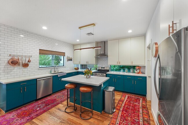 Building Photo - 2708 Kennedy St