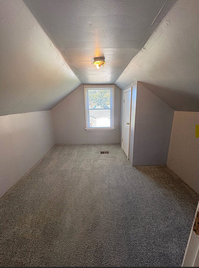 Building Photo - Cozy 4-Bedroom 1 Bath Home  in Peaceful Louisville Neighborhood