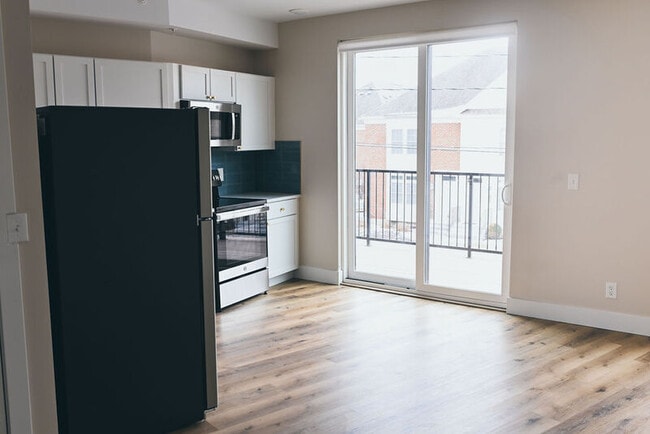 Building Photo - 754 Mt Vernon Ave