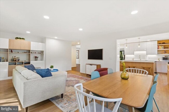 Building Photo - 9411 Fernwood Rd