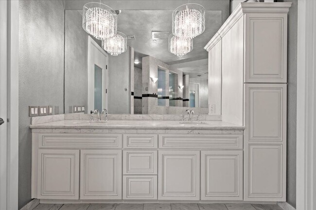 Building Photo - 360 E Desert Inn Rd