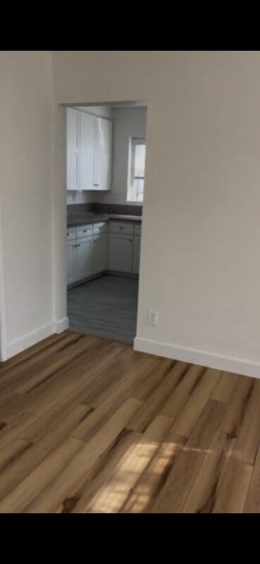 Building Photo - 6522 S Victoria Ave