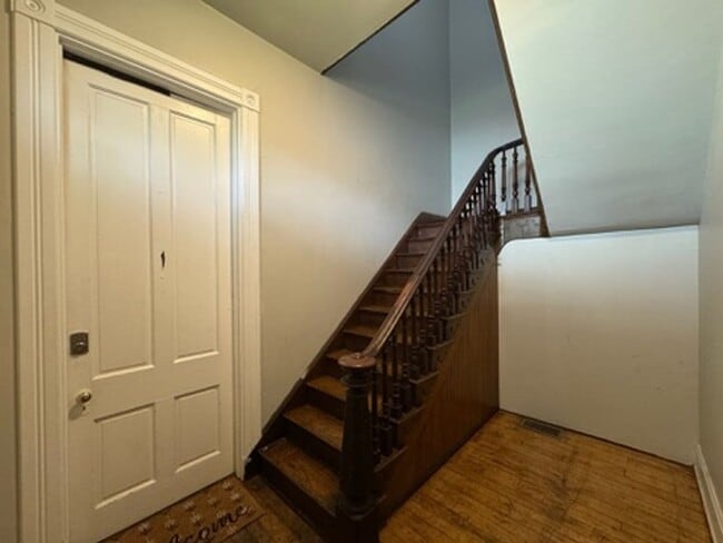 Building Photo - 26 Conklin St