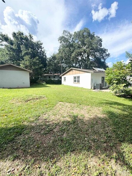 Building Photo - 802 Blue Springs Dr