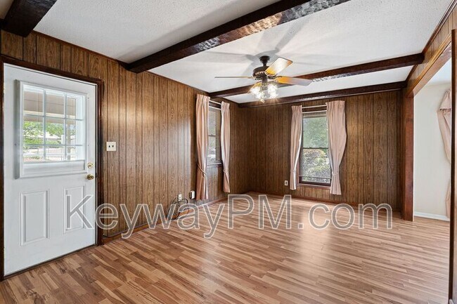 Building Photo - 4537 Shawnee Dr