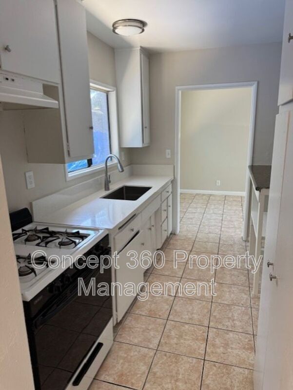 Building Photo - 9332 1/4 ELM VISTA DR