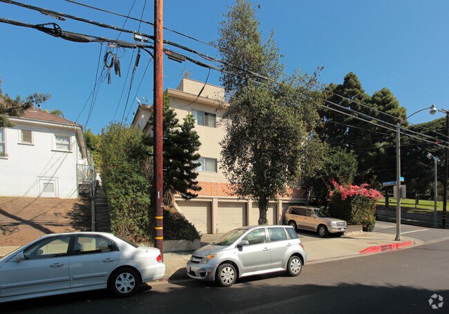 Building Photo - 305 Strand St
