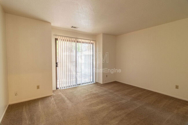 Building Photo - 2930 Driftwood Pl