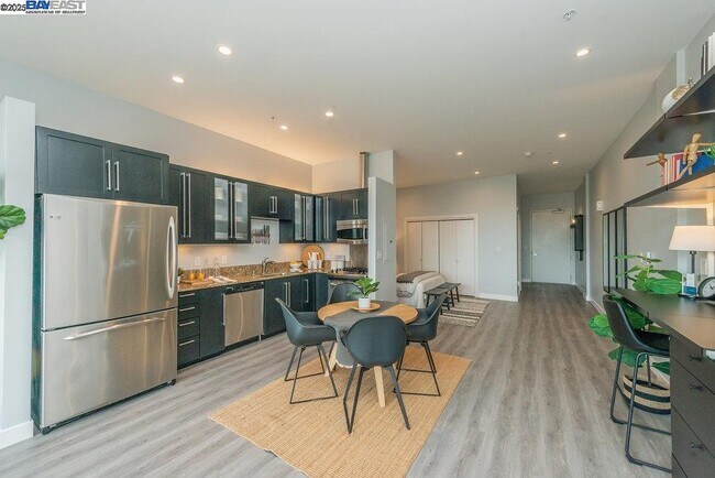 Building Photo - 1001 46th St