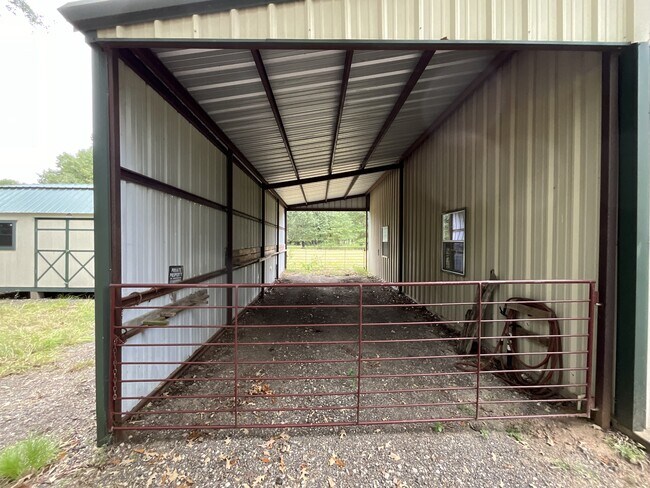 Building Photo - 403 Vz County Rd 3613