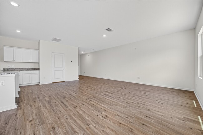 Building Photo - 654 Amesbury Rd