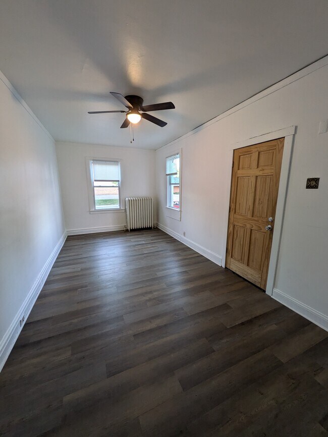 Building Photo - 1112 Hartrey Ave