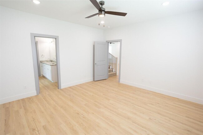 Building Photo - 3817 Winfield Ave