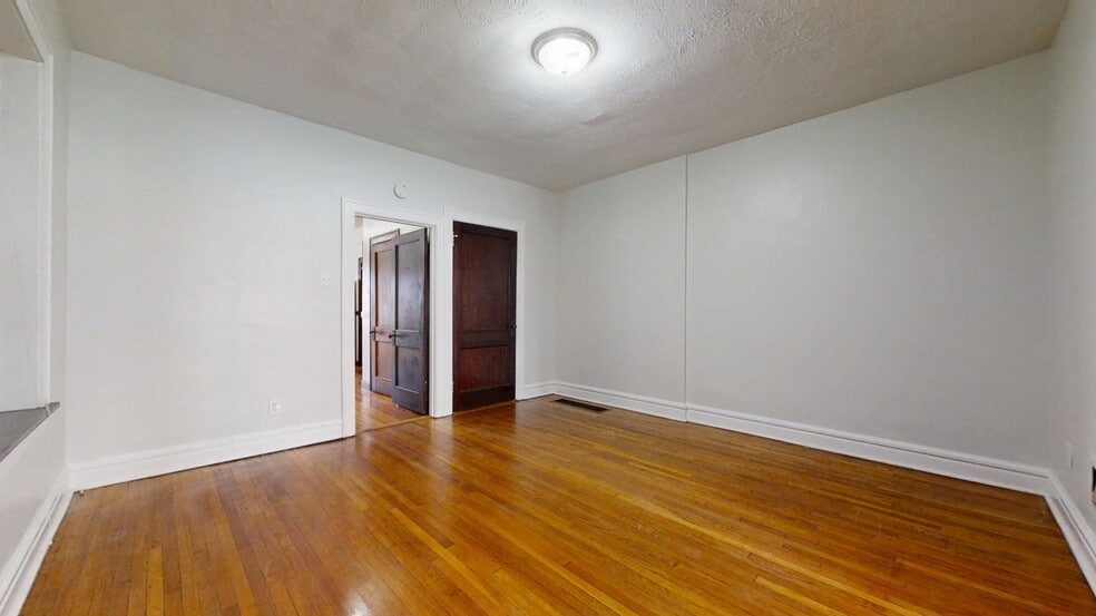 Building Photo - 3704 Fairview Ave