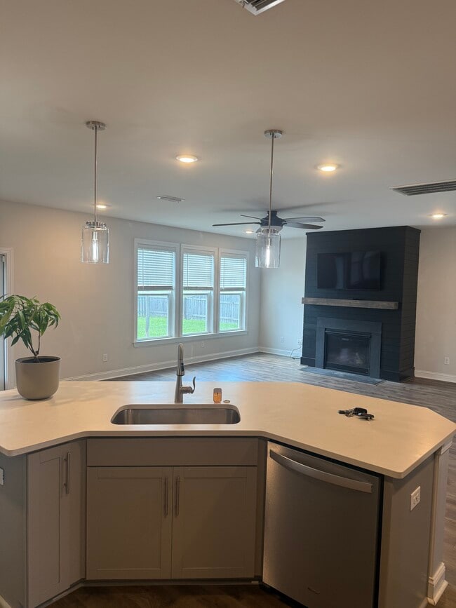 Building Photo - 227 Bering Ln