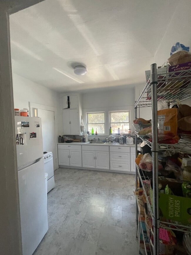 Building Photo - 292-300 Hig