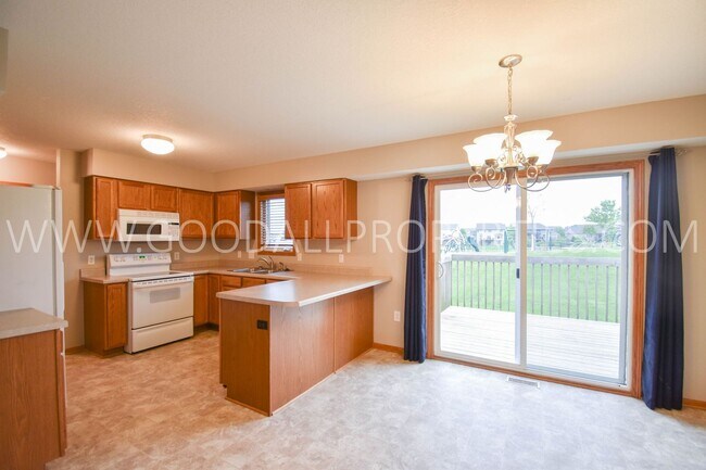 Building Photo - Great 3 Bedroom, 2.5 Bathroom Home in Ankeny