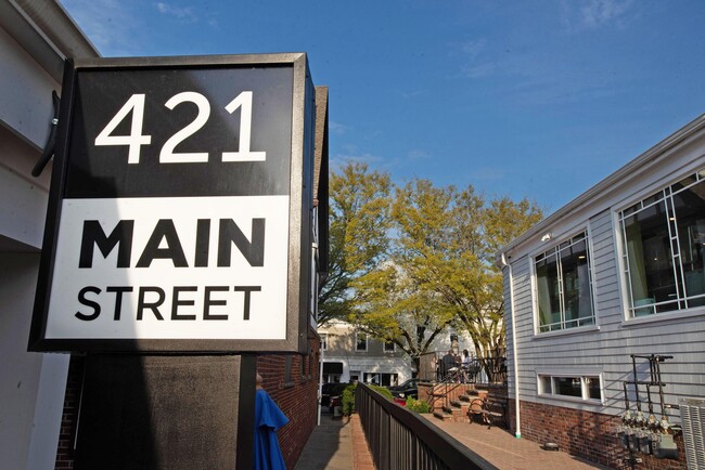 Primary Photo - 421 Main St
