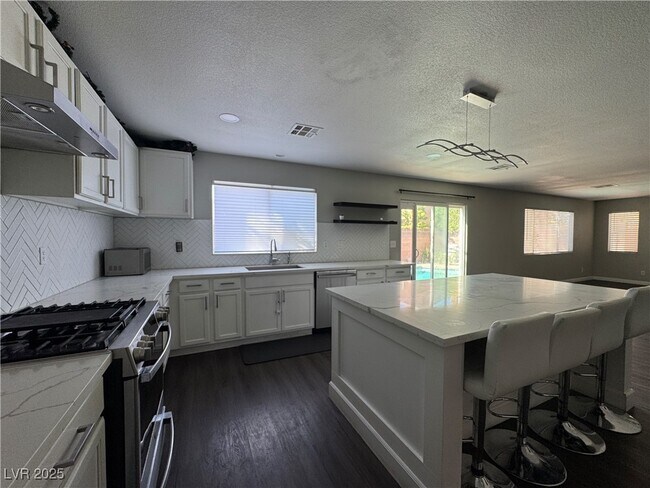 Building Photo - 2425 Island Paradise Ave