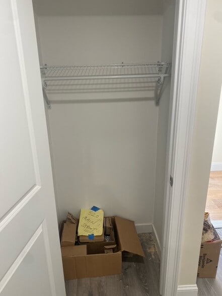 Building Photo - 520 Main St