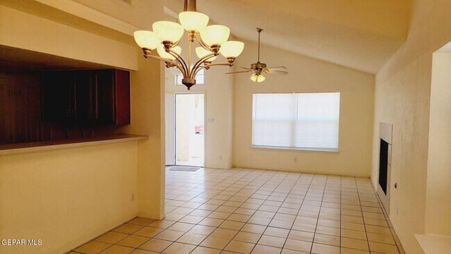 Building Photo - 7025 Crown Ridge Dr